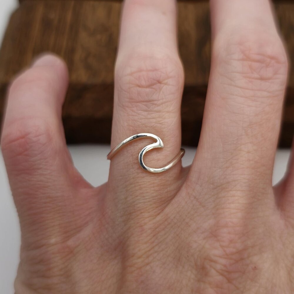 Size 7 Sterling Silver Beach Wave Ring A574